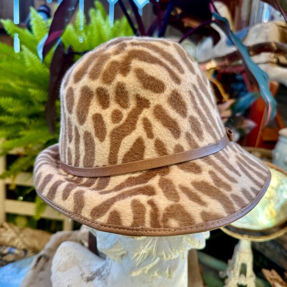 Helen Kaminski Animal Print 100% Wool & Leather Brim-up Cloche Hat - Picture 2 of 8